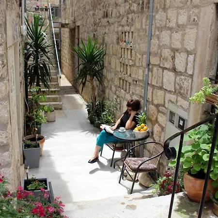 Apartment Street Garden