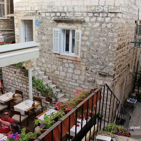Apartment Street Garden