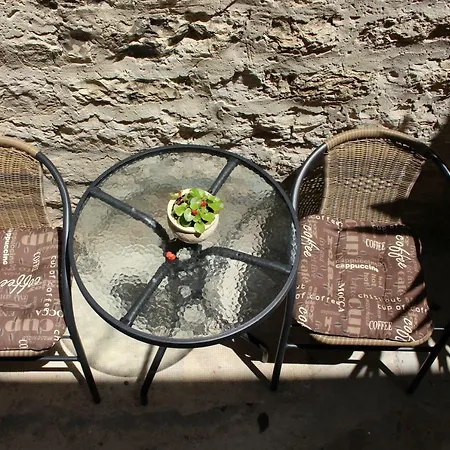 Apartment Street Garden *