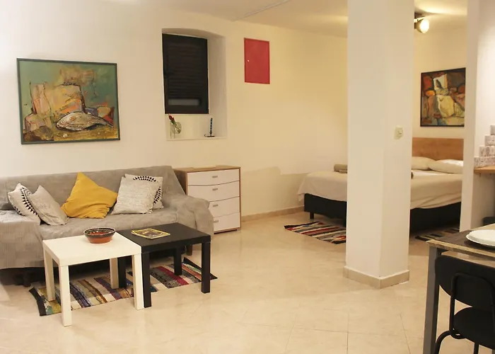 דירה Street Garden